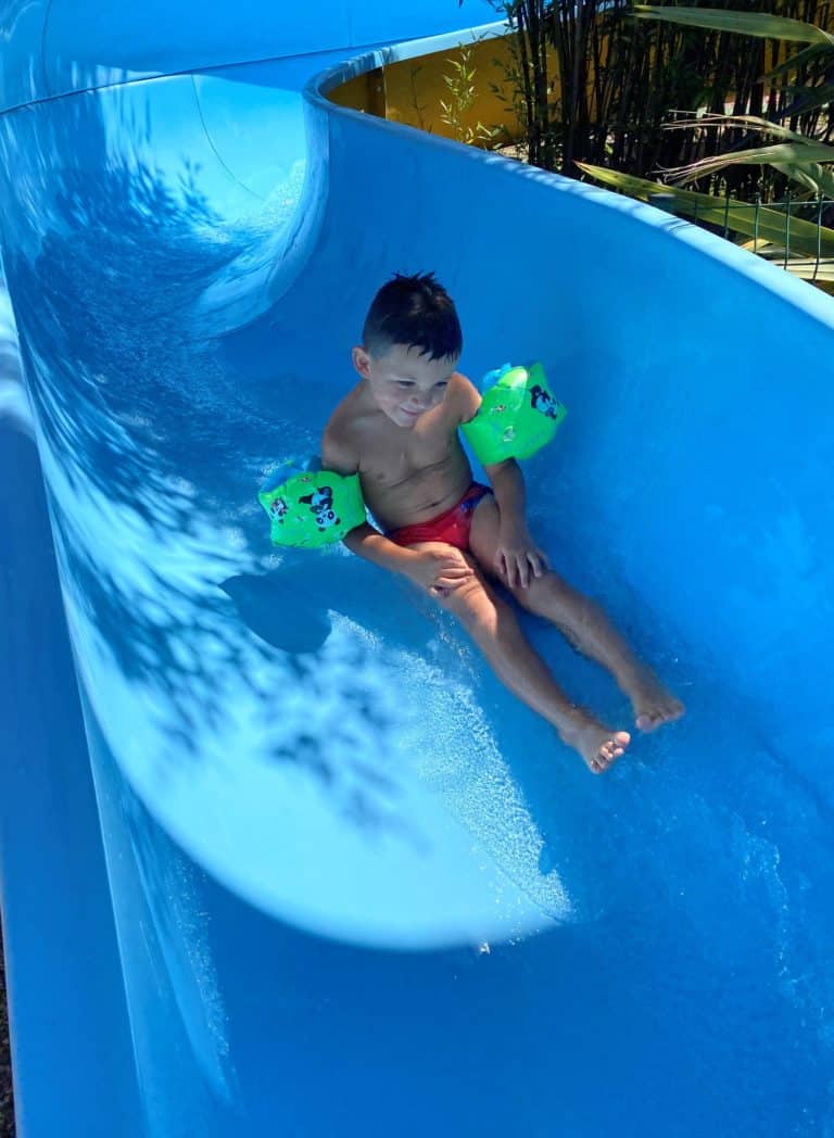 Toboggan aquatique camping