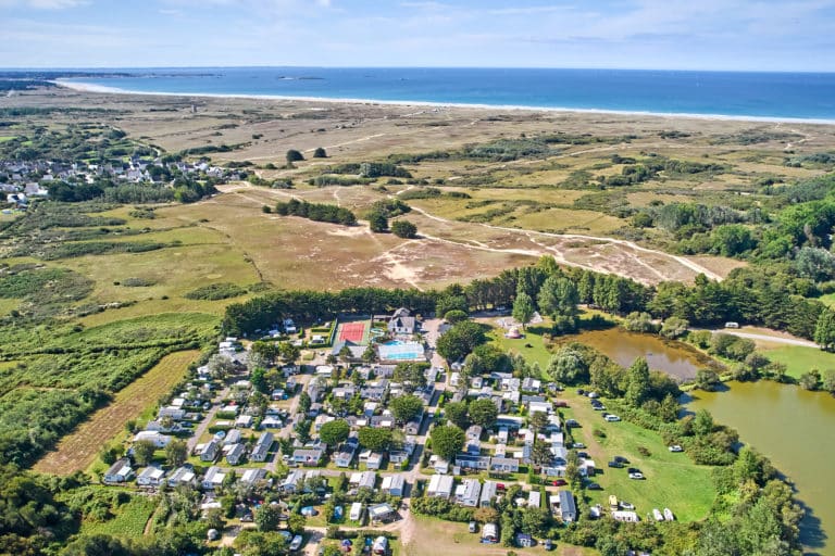 Camping familial en Bretagne Sud, dans un parc arboré, à 20 minutes à pied de la plage