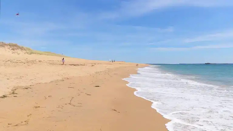 La plage de Kerouriec, l'une des plages les plus populaires d'Erdeven