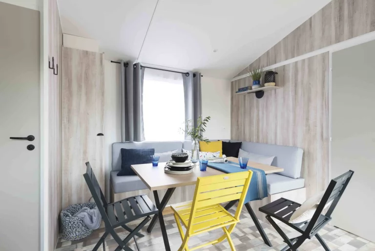Mobil-home tout équipé pour séjour confortable en Bretagne Sud